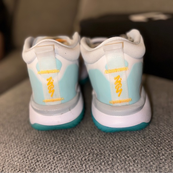 New, comes in box - Picture 9 of 10